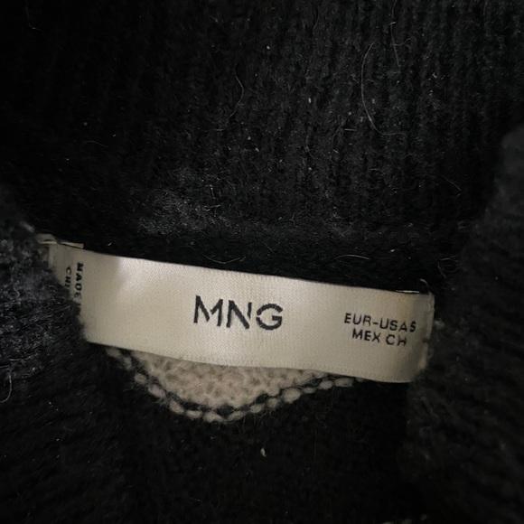 Black and beige striped turtleneck knit sweater - Picture 3 of 3